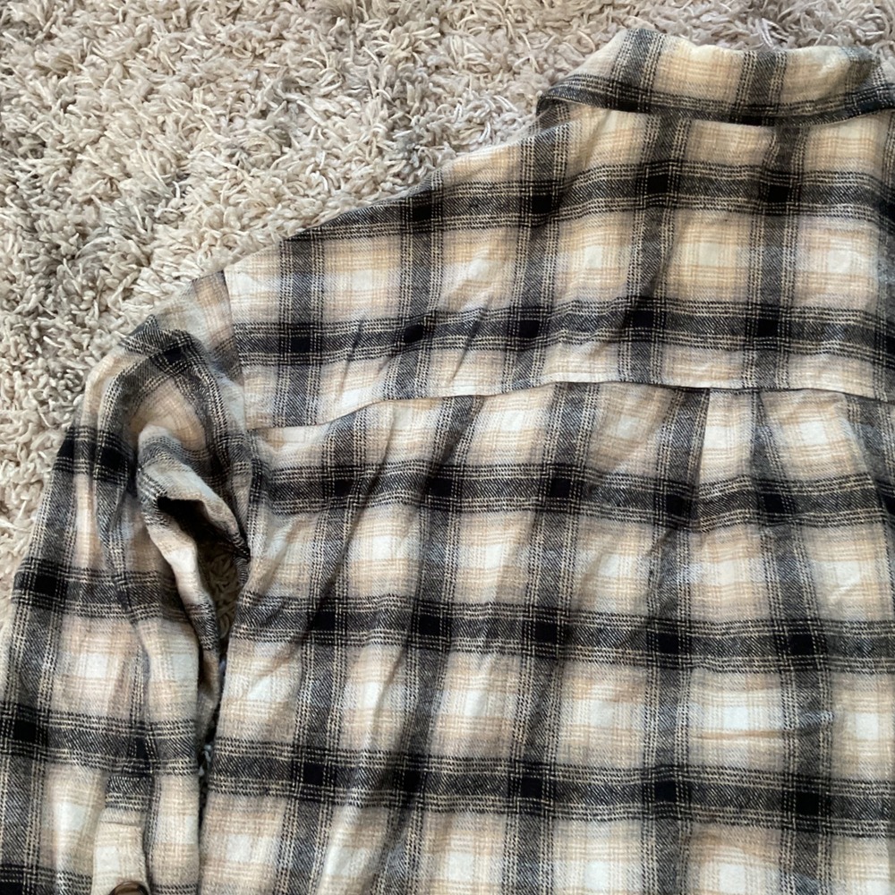 E&M Tan and Black Plaid Button Down Shacket Oversized Flannel Shirt Large - Picture 10 of 13